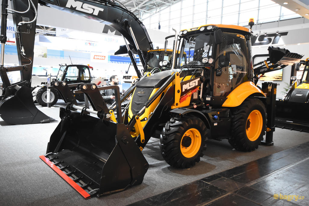 Rypadlonakladač MST M642 Plus