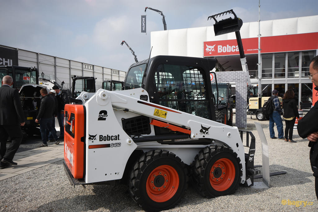 Smykem řízený nakladač Bobcat S450
