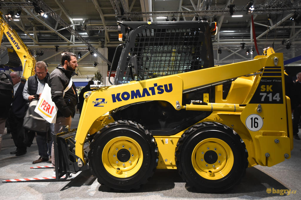 Smykem řízený nakladač Komatsu SK714-5