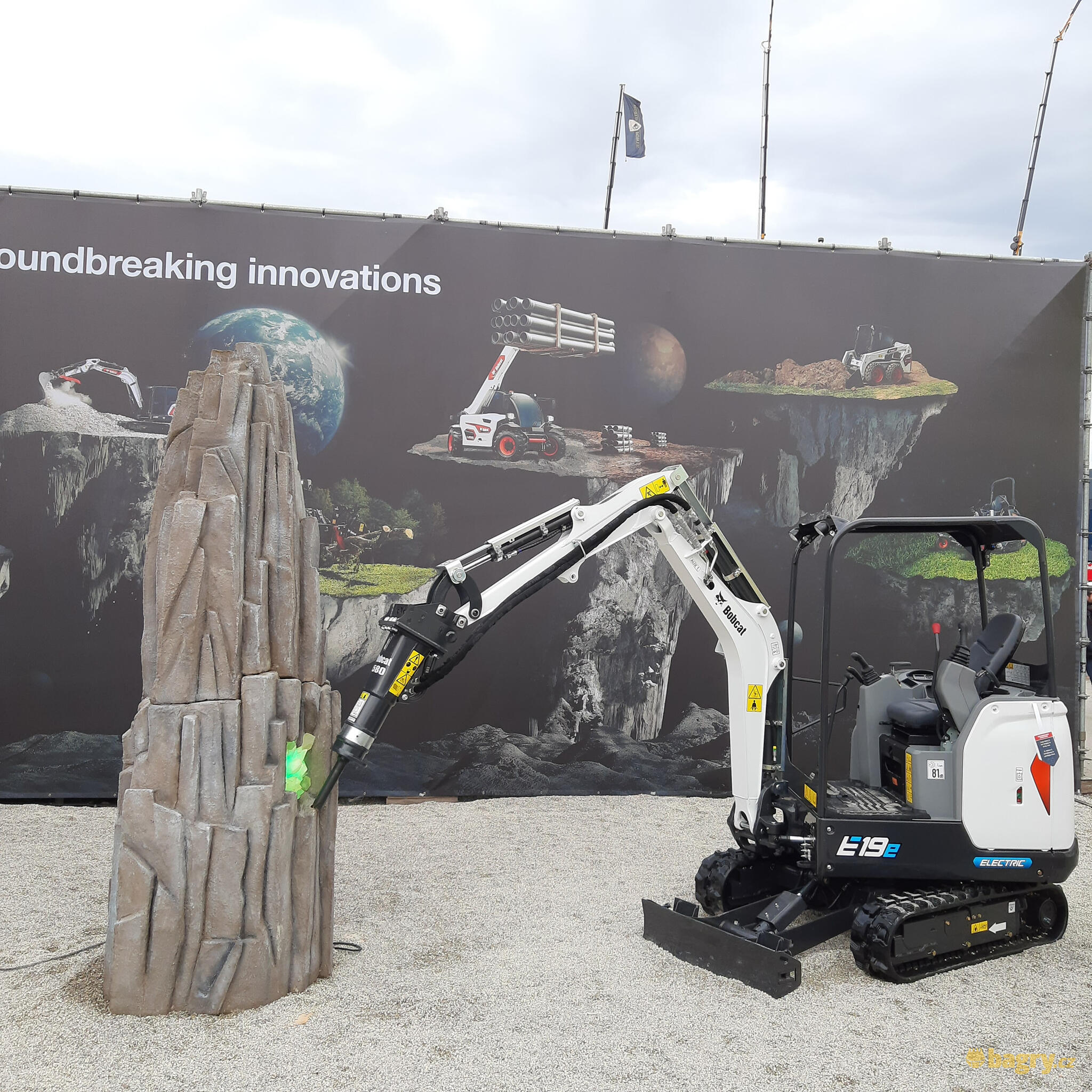 Bobcat E19e Electric s kladivem