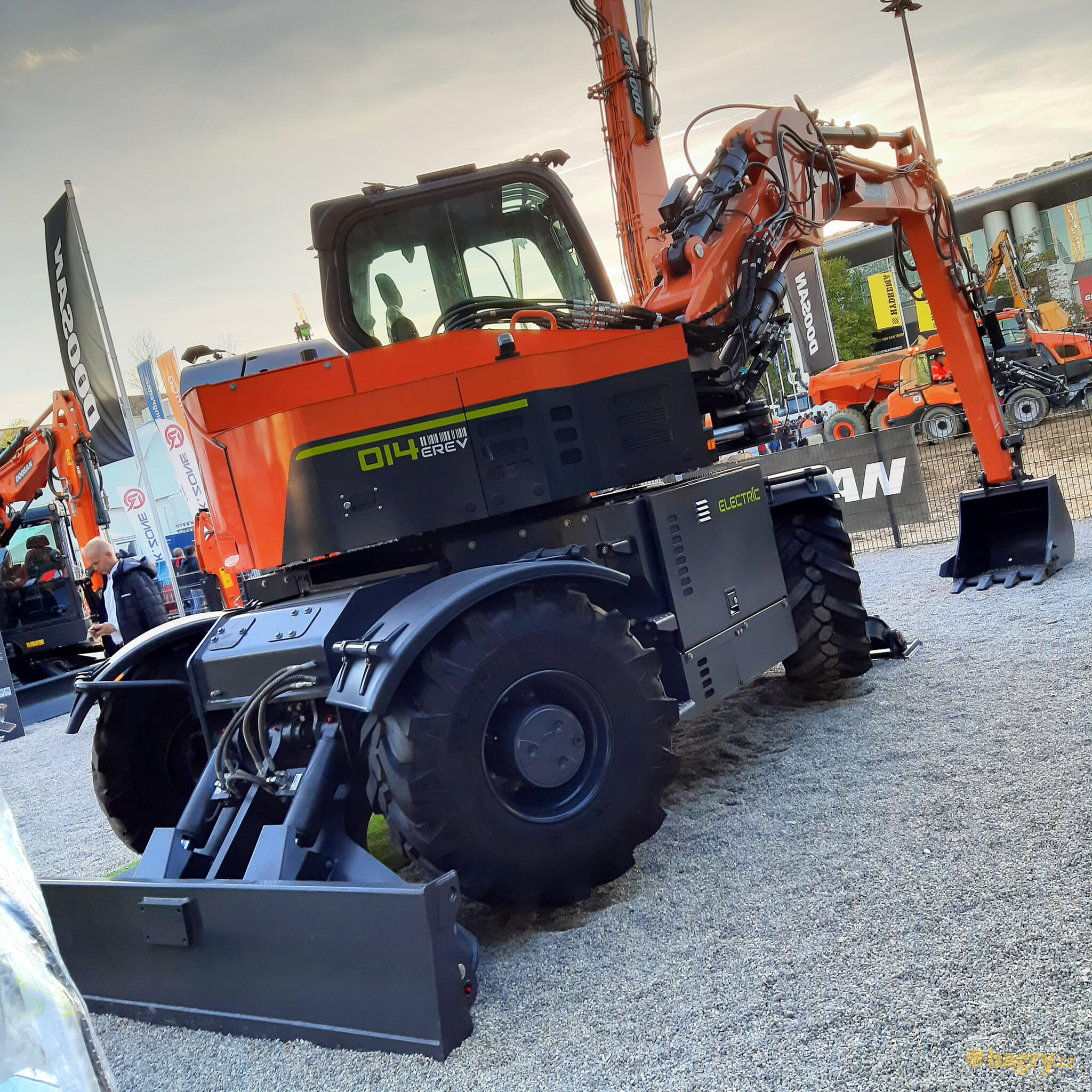 Doosan 014 EREV Electric
