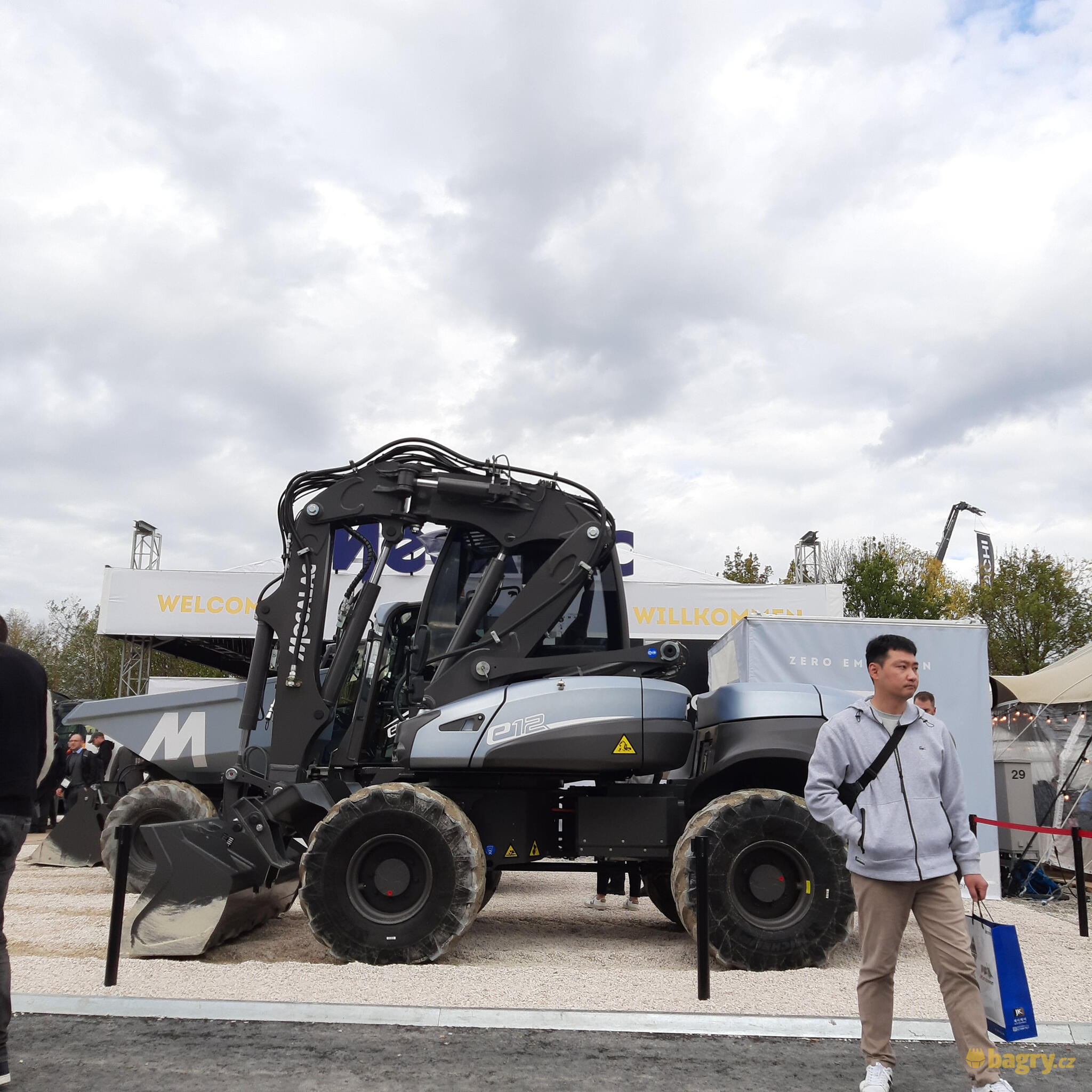 Mecalac E12