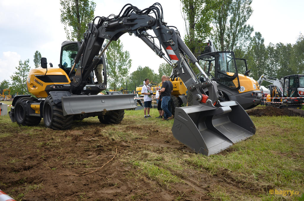 Kolové rypadlo Mecalac 11MWR