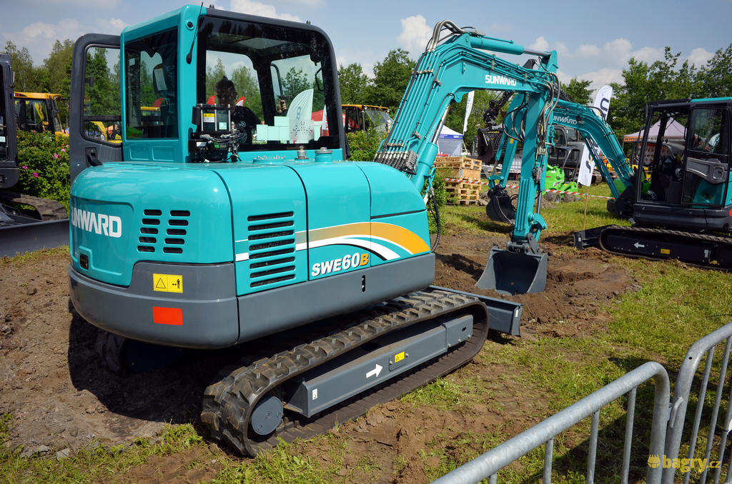 Pásové midirypadlo Sunward SWE60B