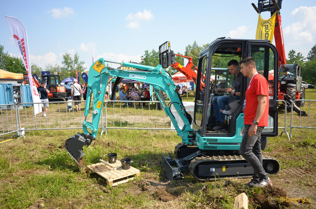 Pásové minirypadlo Kobelco SK17SR
