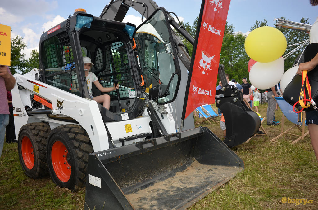Smykem řízený nakladač Bobcat S450