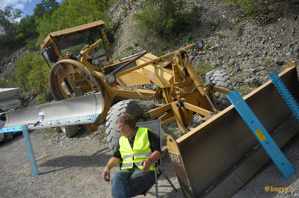 Grejdr Caterpillar 120H