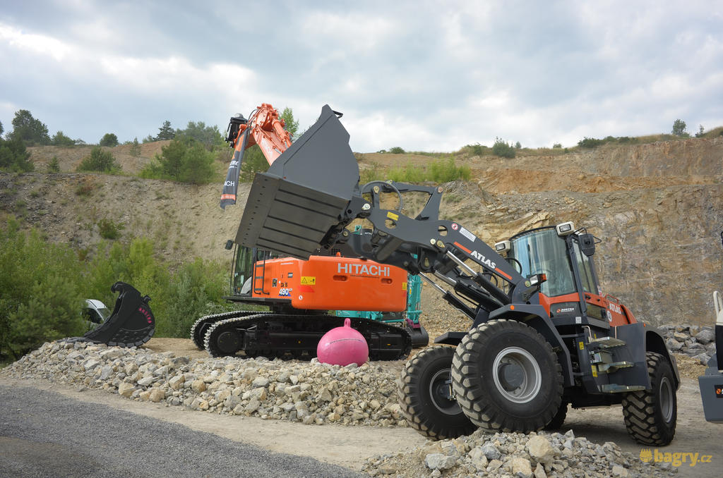 Kolový nakladač Atlas L260