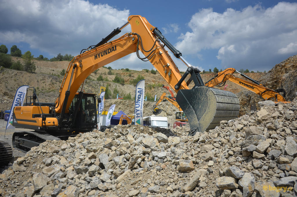 Pásové rypadlo Hyundai HX300 L