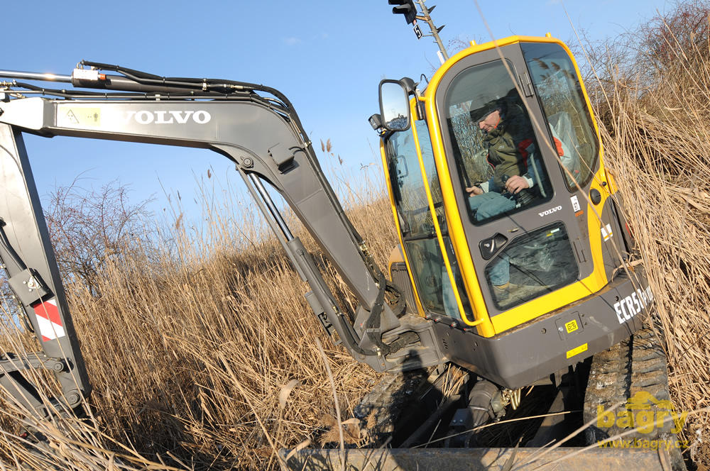 Pásové midirypadlo Volvo ECR58 Plus