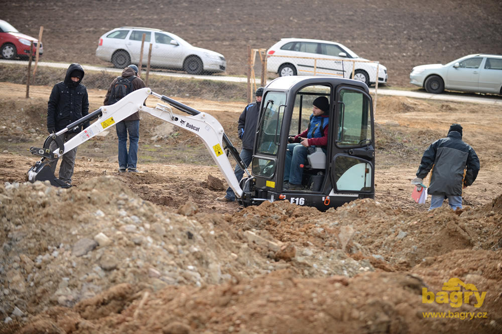 Pásové minirypadlo Bobcat E16