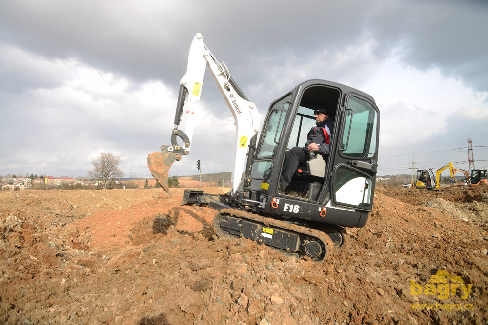 Pásové minirypadlo Bobcat E16