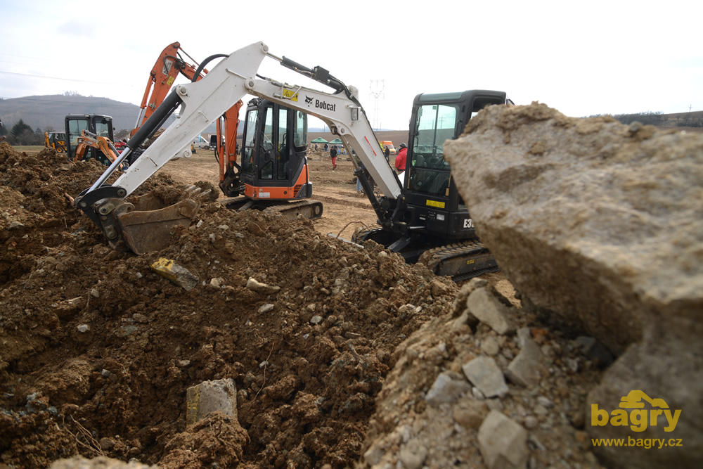 Pásové minirypadlo Bobcat E35