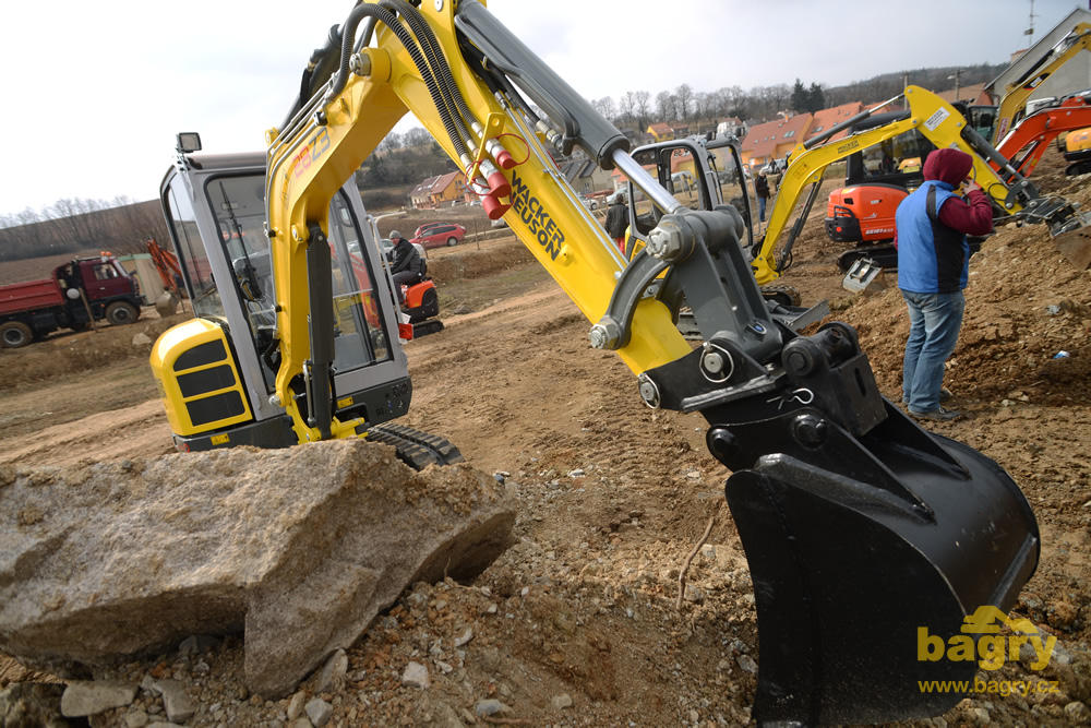 Pásové minirypadlo Wacker Neuson 28Z3