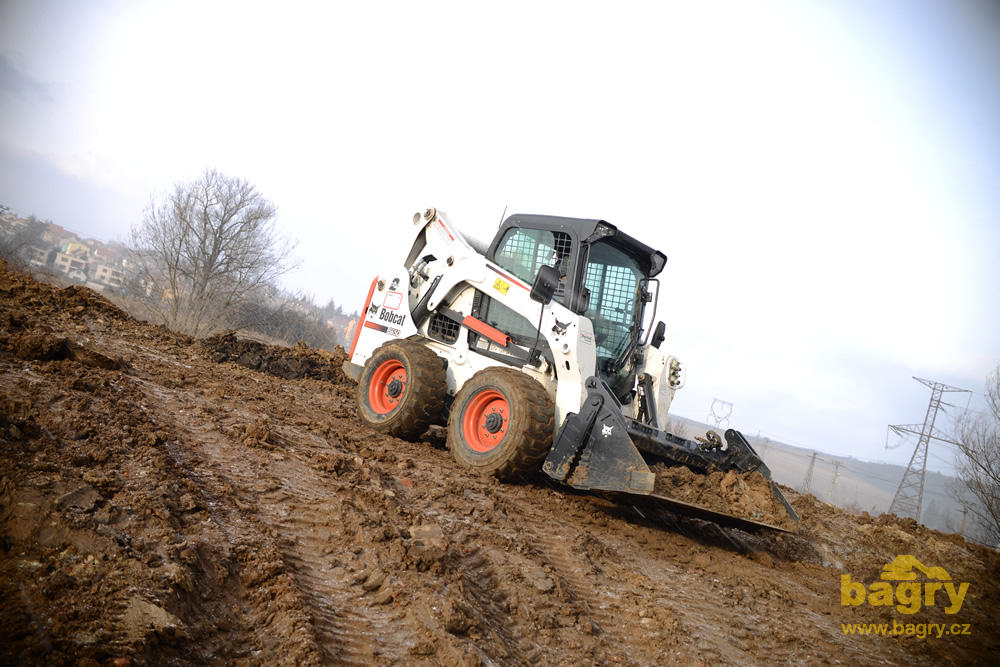 Smykem řízený nakladač Bobcat S650
