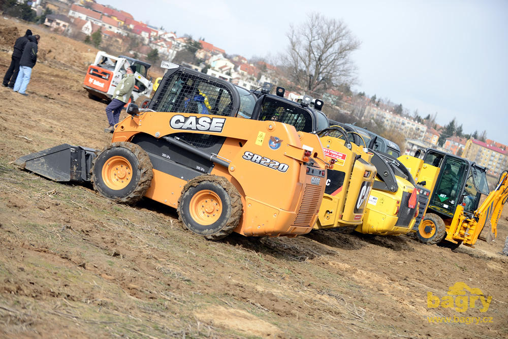 Smykem řízený nakladač Case SR220