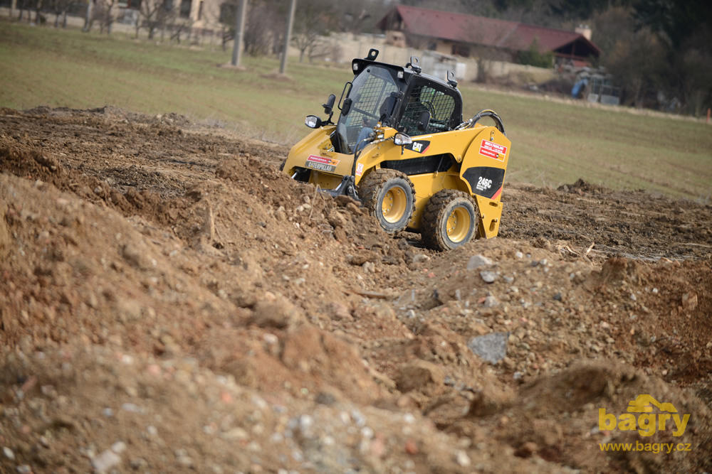 Smykem řízený nakladač Caterpillar 246C