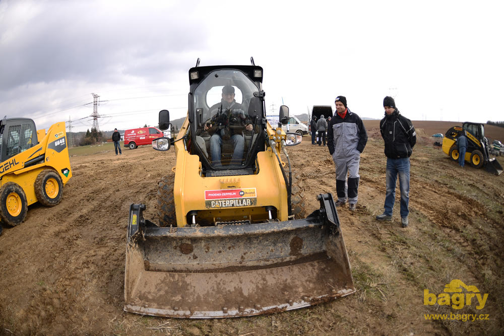 Smykem řízený nakladač Caterpillar 246C