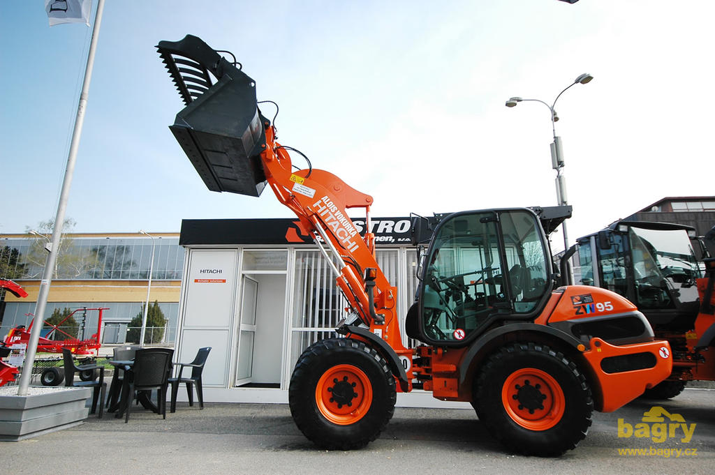Kolový nakladač Hitachi ZW95