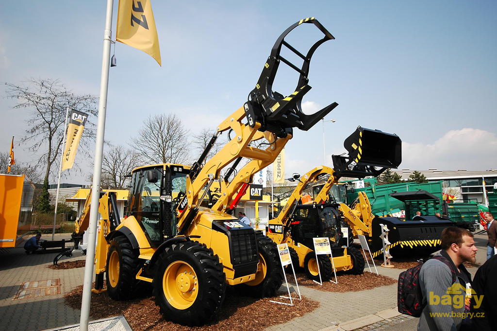 Rypadlonakladač Caterpillar 444F