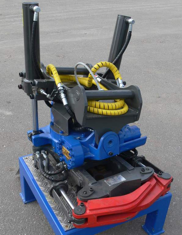 Naklápěcí rotátor Swingotilt ST9 firmy SMP Parts AB s integrovaným drapákem