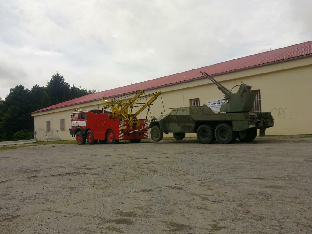 Re: TATRA 813