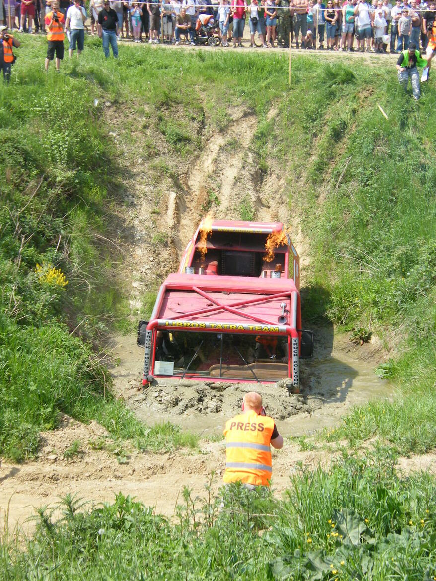 Re: TATRA 813