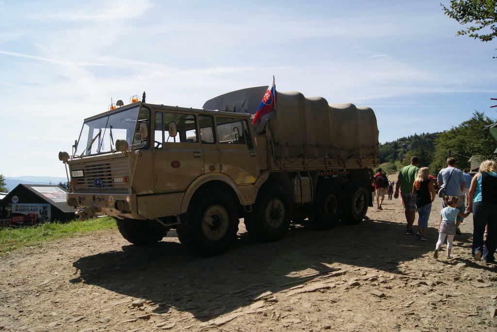 Re: TATRA 813