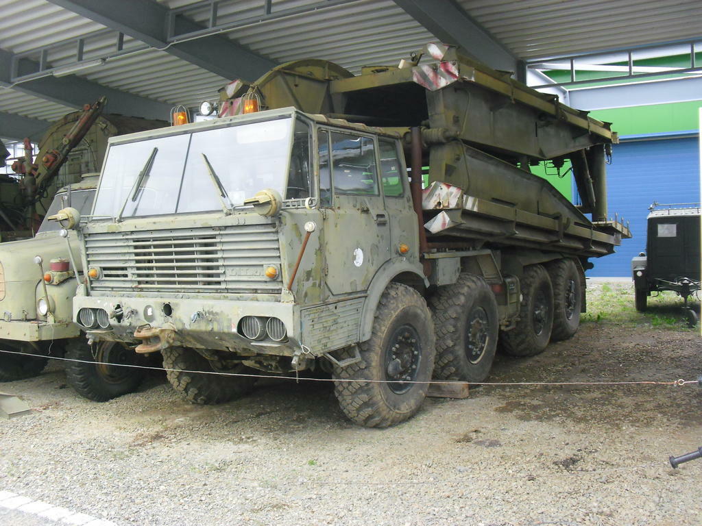Re: TATRA 813