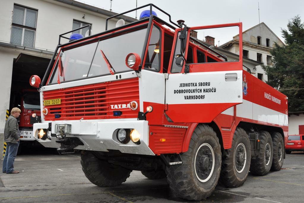 Re: TATRA 813