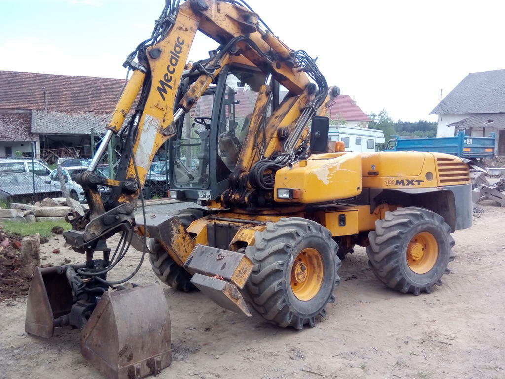 Re: Mecalac 12 MSX: provoz na silnici a user ma...