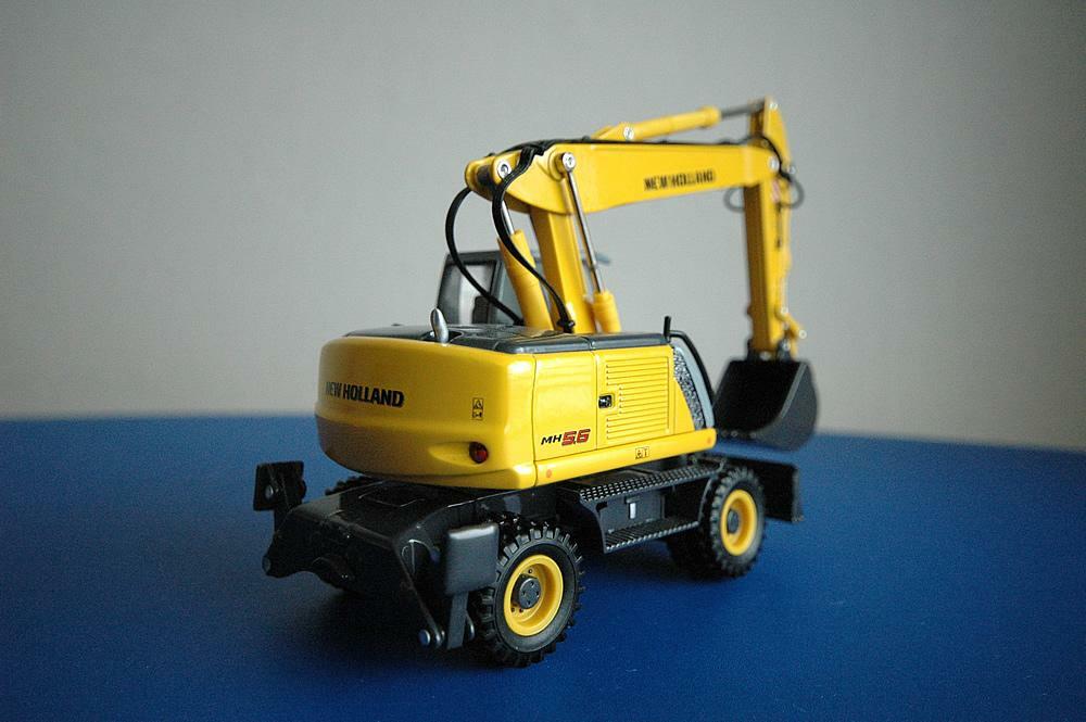 Dobročinná aukce modelu č. 4 (New Holland MH 5.6)