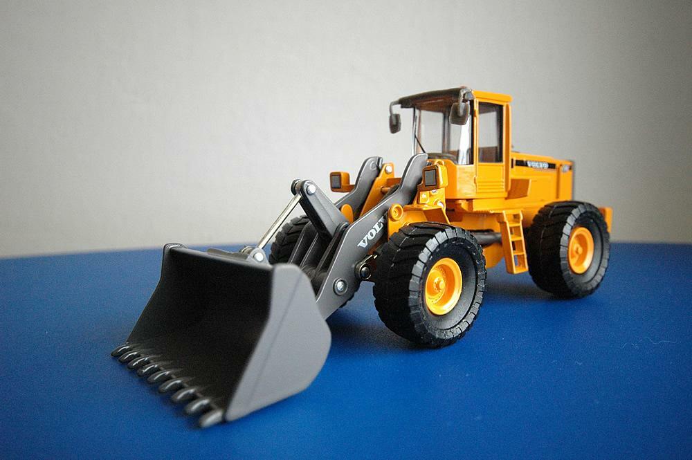 Dobročinná aukce modelu č. 5 (Volvo L150C)