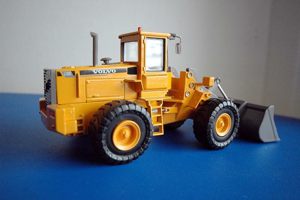 Dobročinná aukce modelu č. 5 (Volvo L150C)