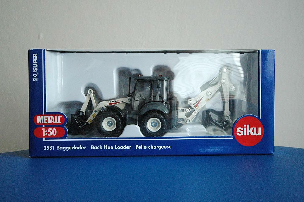 Dobročinná aukce modelu č. 9 (Terex traktorbagr)