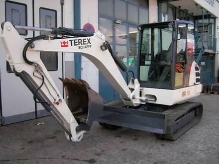 Uchopit jakékoliv břemeno a přitisknout jej na výložník není problém - TEREX HR 18