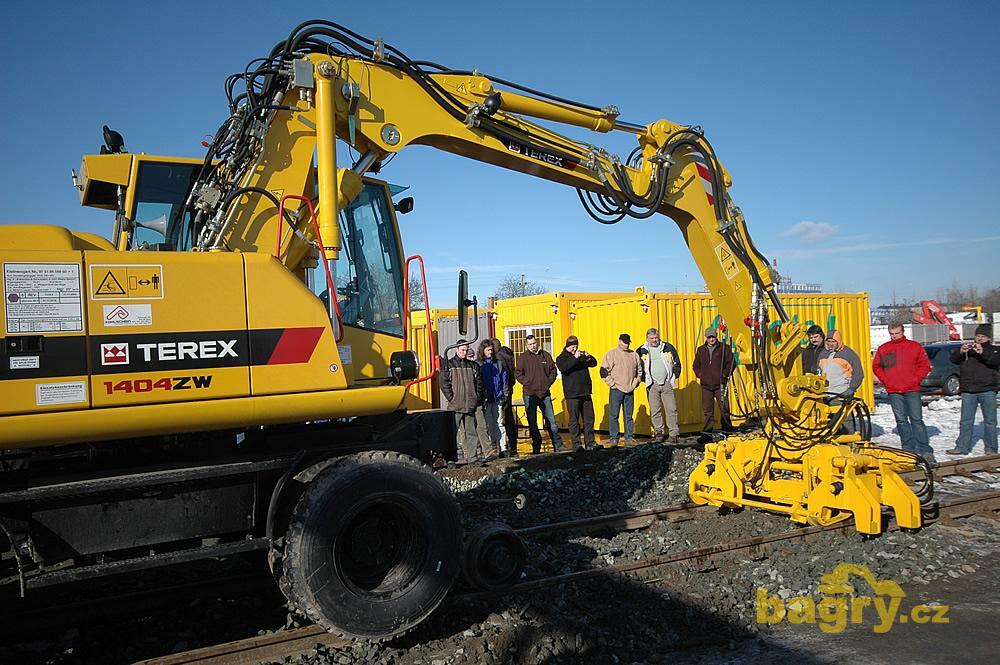 Podbíječka Windhoff AST 8 na dvoucestném rypadle Terex 1404 ZW