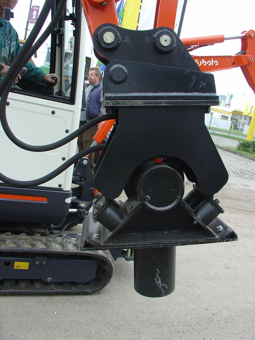 Re: Průtok a tlak na Takeuchi TB015