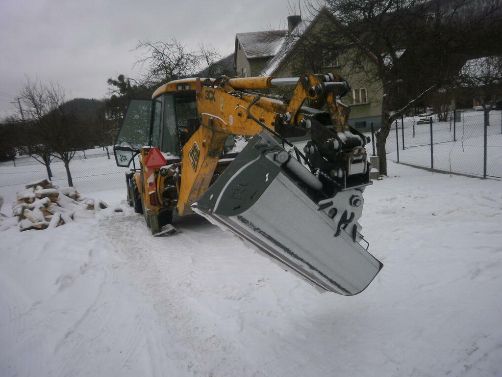 Re: Svahová lopata pro traktorbagr JCB