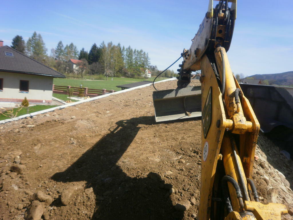 Re: Svahová lopata pro traktorbagr JCB
