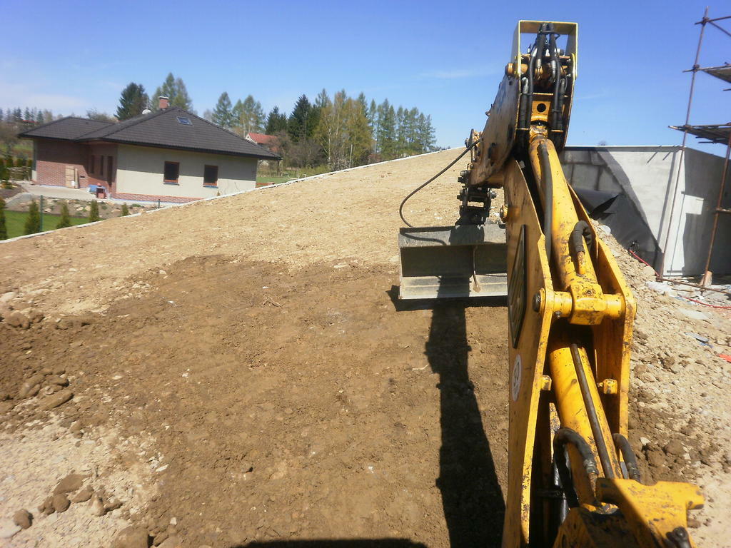Re: Svahová lopata pro traktorbagr JCB