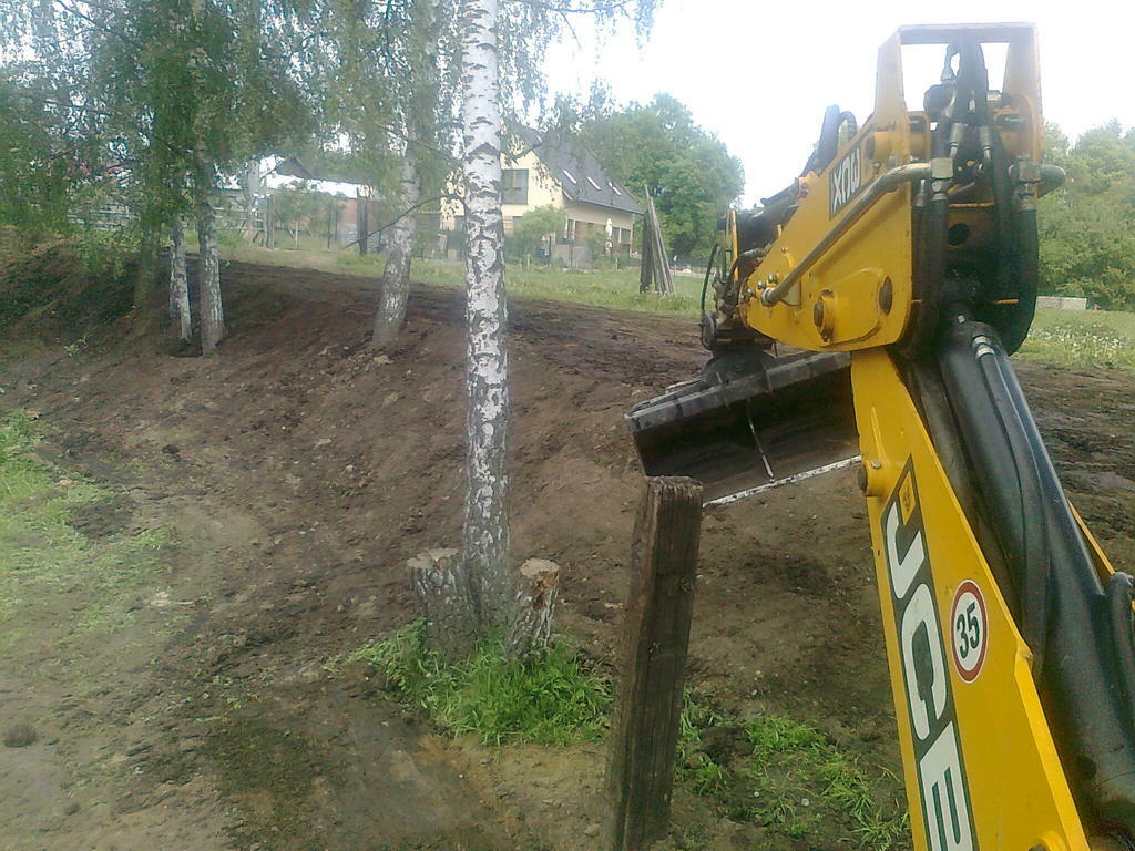 Re: Svahová lopata pro traktorbagr JCB