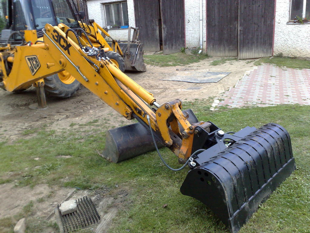 Re: Svahová lopata pro traktorbagr JCB