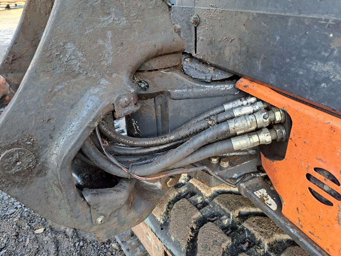 zmena ovladania - ISO / SAE-BACKHOE