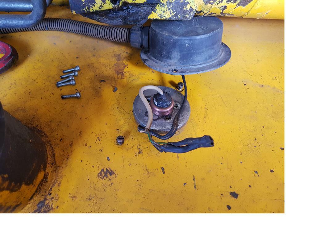 JCB 4CX prosba o radu