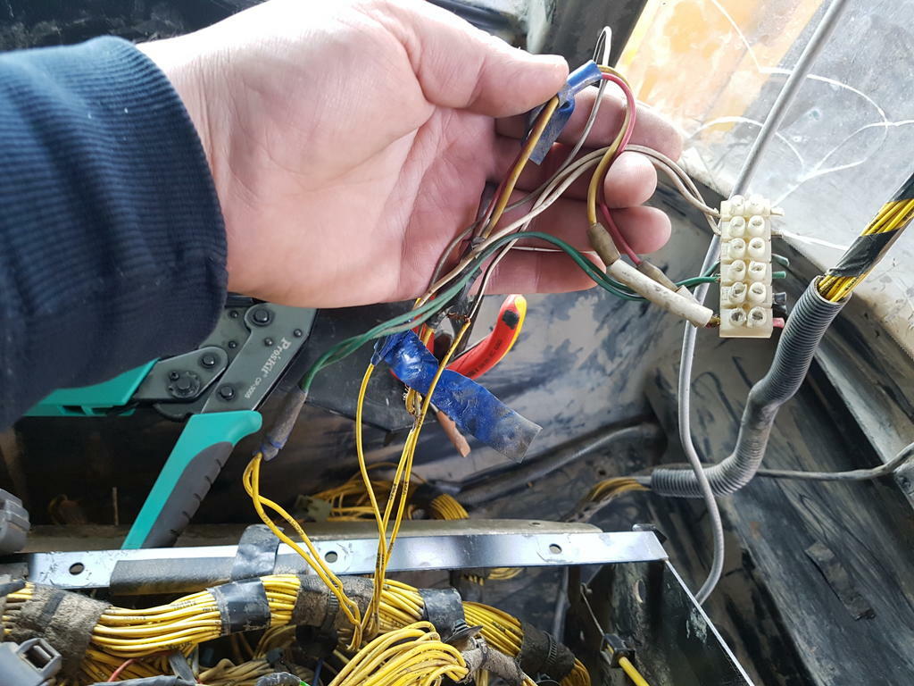 JCB 4CX prosba o radu