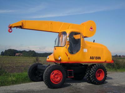 První hydraulické kolvé rypadlo na světě ATLAS.