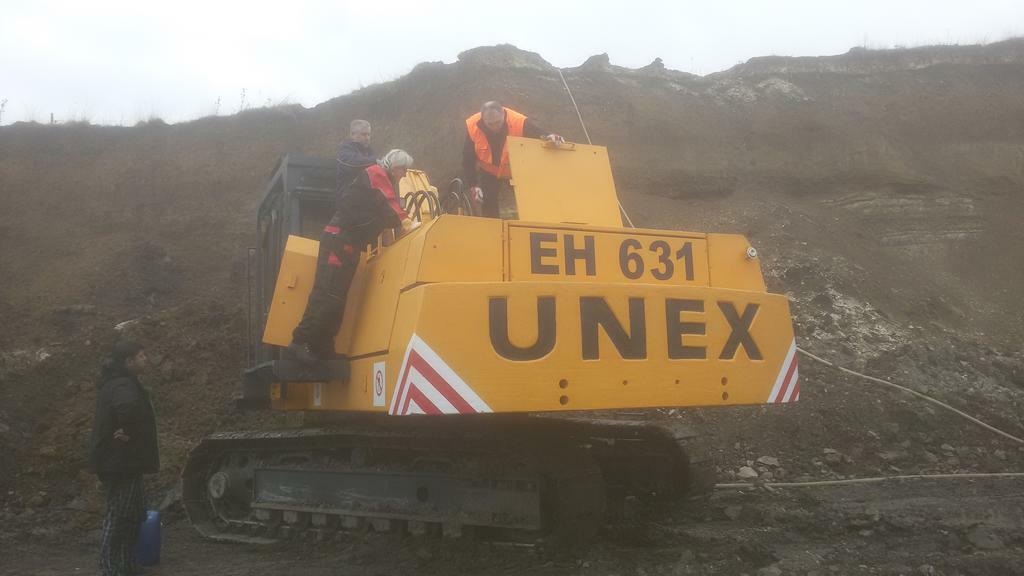 Re: bagry UNEX DH ......,  EH .........