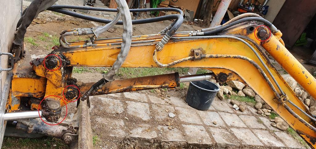 Bobcat X220 púzdra a čapy