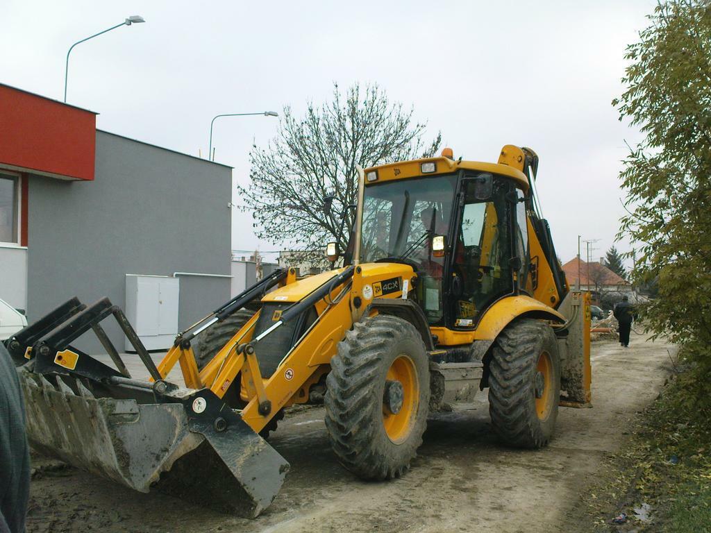 Re:  CAT 442D natáčení všech kol
